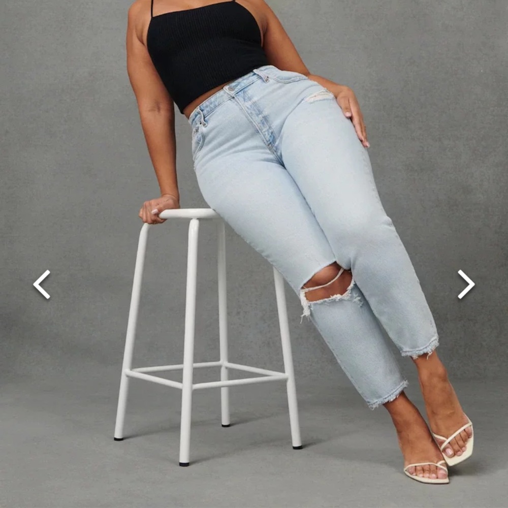 Abercrombie | High Rise Ripped Mom Jeans